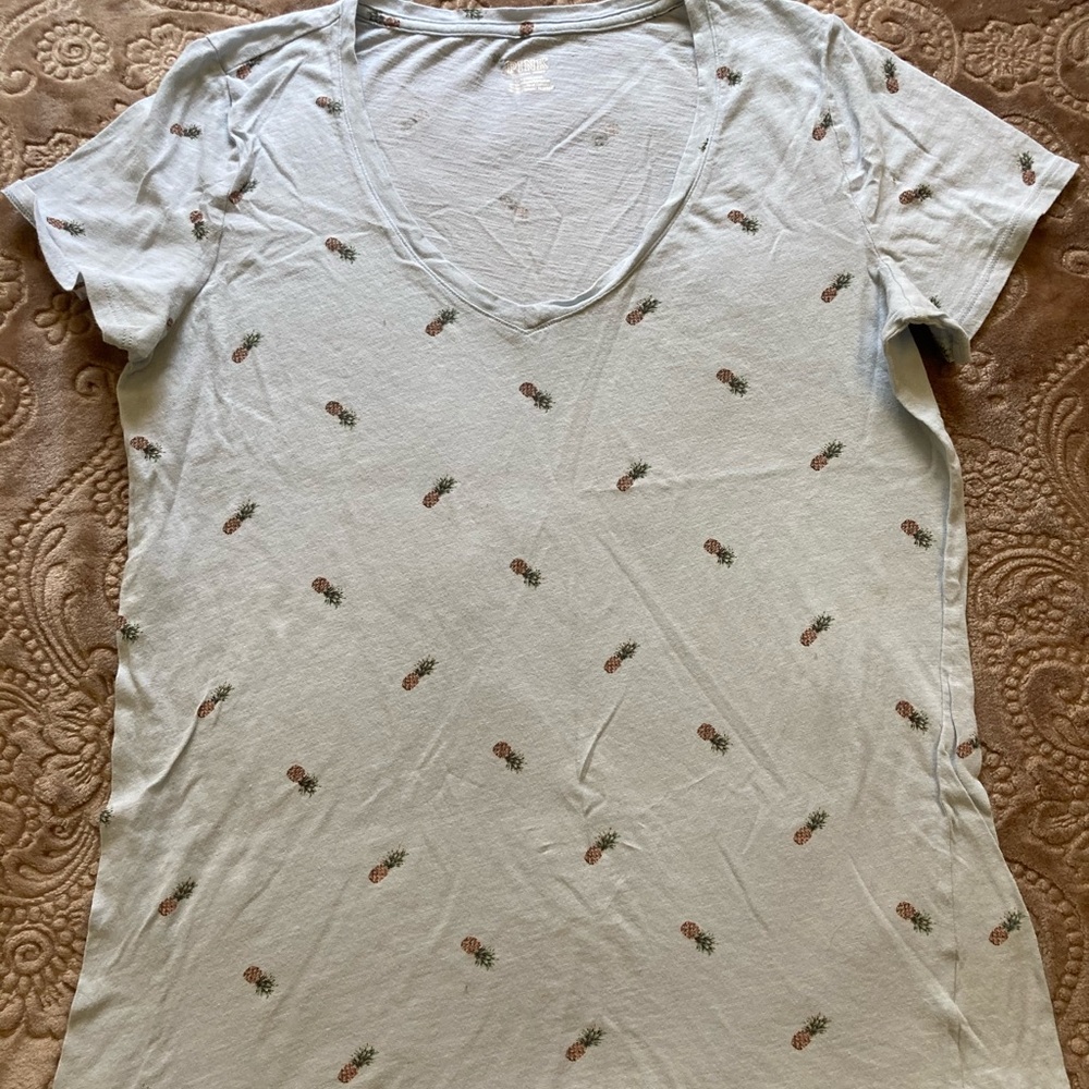 Pink t shirt pineapple light blue
